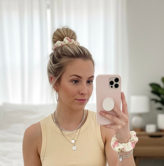Keepsake 💛🌸 Scrunchie